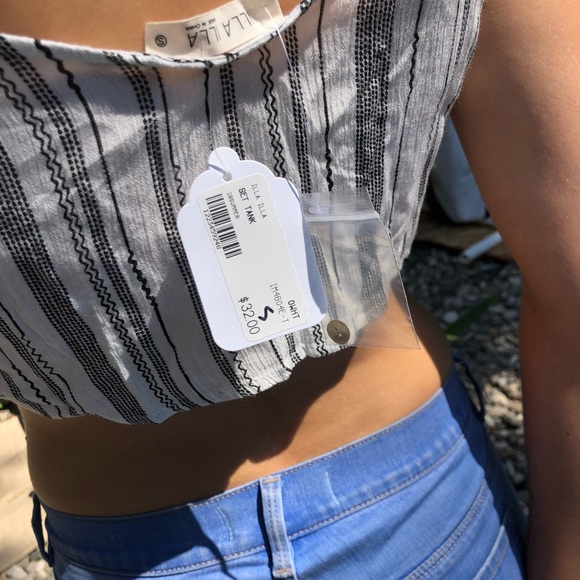 Flowy Crop Top - Picture 3 of 3